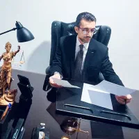 وکیل پایه یک دادگستری