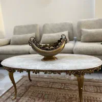 میز  وسط با دوعدد میزبان