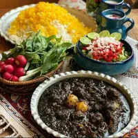 تهیه غذای خانگی دختر لر
