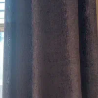 کنار پرده طوسی