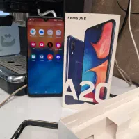 گوشی سامسونگ A20 با کارتن و انتقال مالکیت و قاب