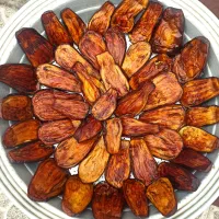 قرمه سرخ شده پخش سبزیجات سرخ شده و خام و بادمجون