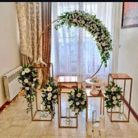کارمند خانم در تالار