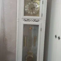 ساعت ایستاده سفید
