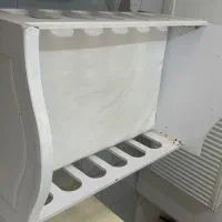 تخت کنار مادر