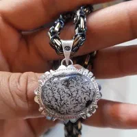 آویز‌ گردنی شجر قائن بسیار زیبا