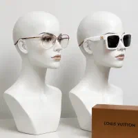 دو عدد عینک آفتابی و یک طبی فلزی. همگی نو