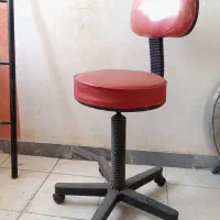 صندلی و آینه.میز.سشوار آرایشگاه