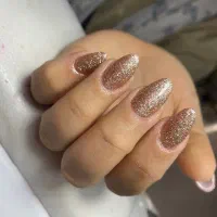 ارائه تمام خدمات زیبایی شروع قیمت کاشت ناخن ۴۰۰
