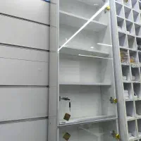 ویترین چند طبقه در شیشه