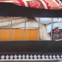 تخت نوزاد به همراه تخت نوجوان، با دوتا کشو زیر تخت