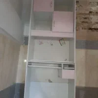 میز کامپیوتر و کتابخانه