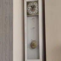 ساعت ایستاده سفید