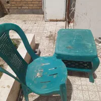 ۴ عدد صندلی و یک میز ضد آفتاب
