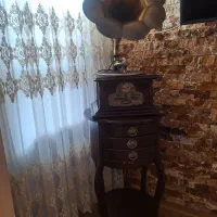 گرامافون با میز