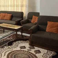 مبلمان ۷ نفره به همراه دوتا میز وسط