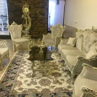 مبلمان سلطنتی ب همراه میز عسلی و ساعت ایستاده