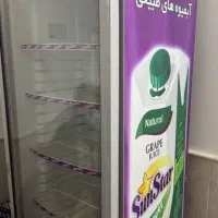 یخچال ویترینی سالم و تمیز