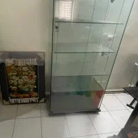 ویترین شیشه ای
