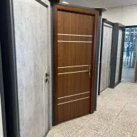 در اتاقی نورگیر w521 درب ضدآب زد باغ ضدسرقت