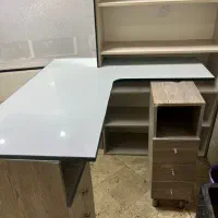 کتابخانه و میز و ۳ عدد کابین زیر میزی