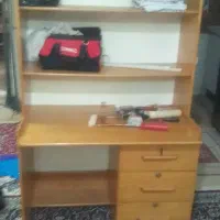میز تحریر وکتابخانه
