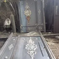 درب در حیاط باغی