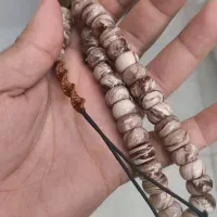 تسبیح کهربا ۳۳ عددی با رنگ بسیار خاص و تک