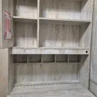 کتابخانه و میز تحریر