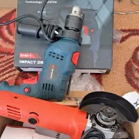 یک دستگاه سنگ فرز با یک دستگاه دریل جفت آکبند