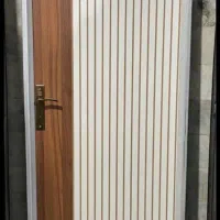 اتاقی ودرب چوبی