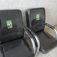 دو عدد صندلی انتظار، کاملا نو و با کیفیت و یک میز