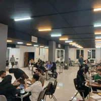 ادمین فضای سوشال همراه با آموزش