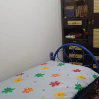 تخت فلزی