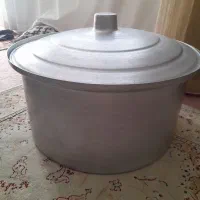 قابلمه آلومینیوم  بزرگ سالم و در حد نو .قدیمی