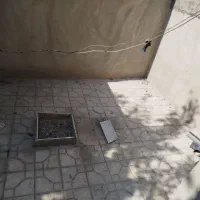 مغازه بزرگ و حیاط خلوت و زیر زمین 25متر