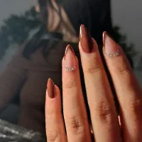 کاشت ناخن فقط ۵۰۰تخفیف30%