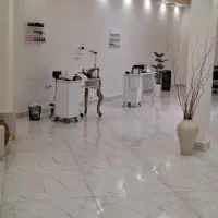 استخدام ناخن کار و مژه کار