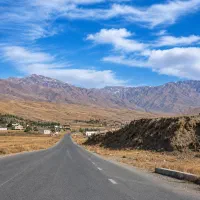 زمین مغازه ای  در ورودی اسپیران