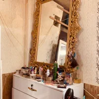 آینه و صندلی