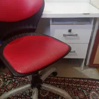صندلی و میز تحریر