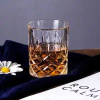لیوان و نیم لیوان کریستال