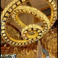 کارگر جهت کار در لوستر فروشی