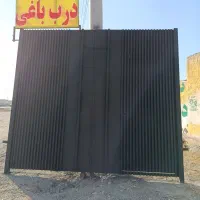 درب ورودی باغ کارگاه ویلایی باورنکردنی باغی حیاط