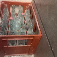 شیشه نوشابه با جعبه
