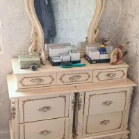 سرویس خواب در حد نو بهمراه دو پاتختی و سرویس آرایش