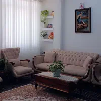 آپارتمان کنار خیابان اصلی