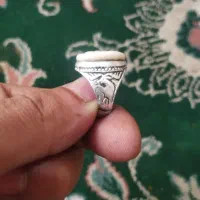 انگشتر استخون قدیمی