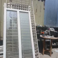 یک عدد پنجره پی وی سی  قد ۱۸۶ عرض۹۶