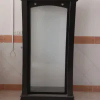 ویترین قهوه ای تیره
